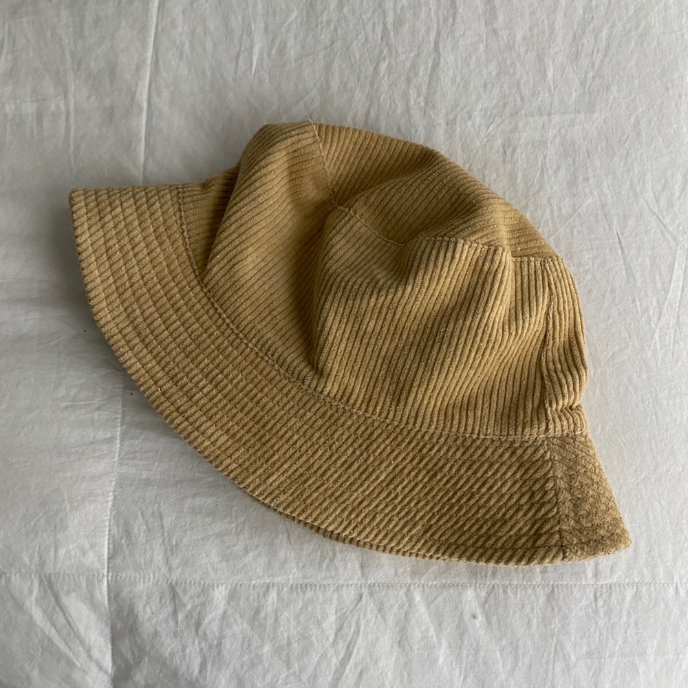 On Hold NWOT Urban Outfitters Corduroy Bucket Hat